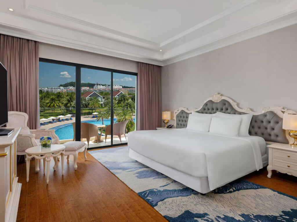 Deluxe Room - Pool View