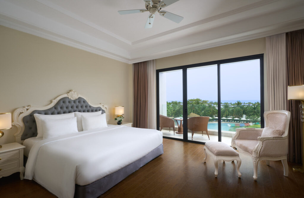 Phòng Deluxe Hướng Hồ Bơi